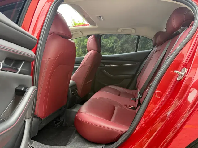 Mazda Axela — Фото автомобиля 6
