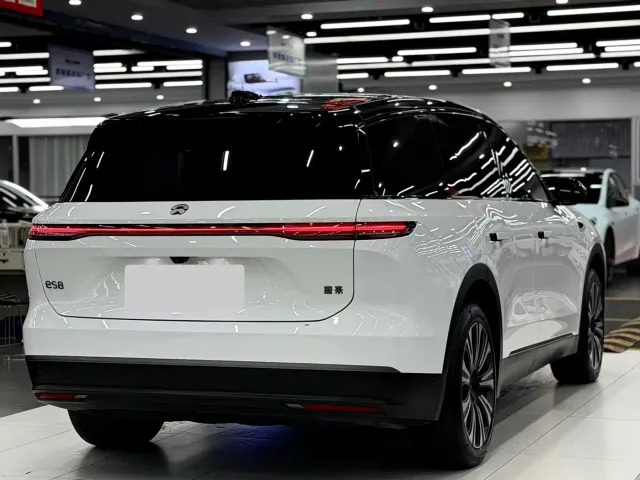 Nio ES8 — Фото автомобиля 6