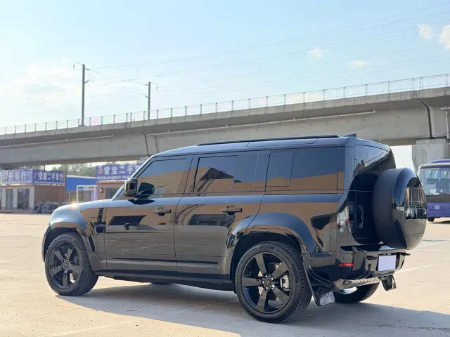 Land Rover Defender — Фото автомобиля 17