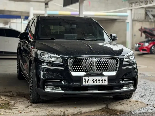 Lincoln Aviator — Фото автомобиля 3