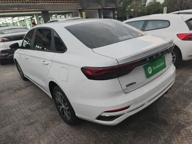 Geely Emgrand — Фото автомобиля 4