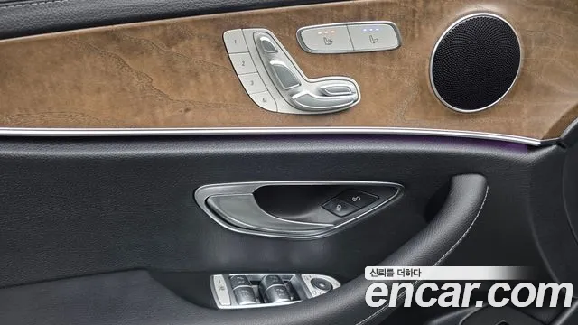 Mercedes-Benz E-Class — Фото автомобиля 19