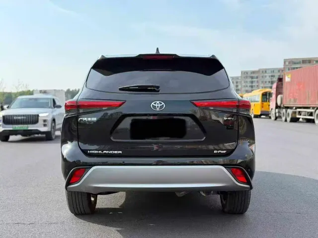 Toyota Highlander — Фото автомобиля 8