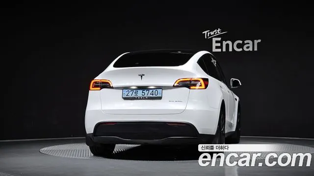 Tesla Model Y — Фото автомобиля 4