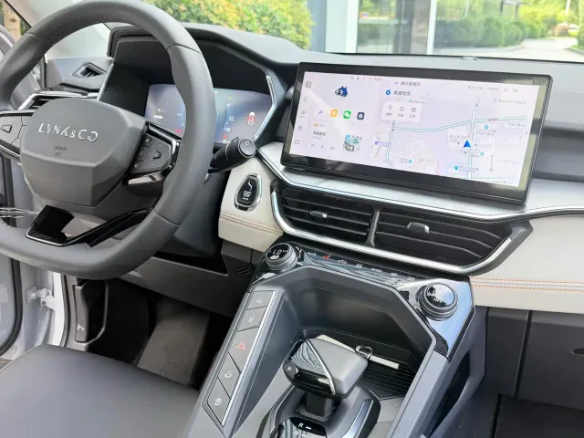 Lynk & Co Lynk & Co 06 EM-P 2022 PHEV 84KM Range Pro — Фото автомобиля 12