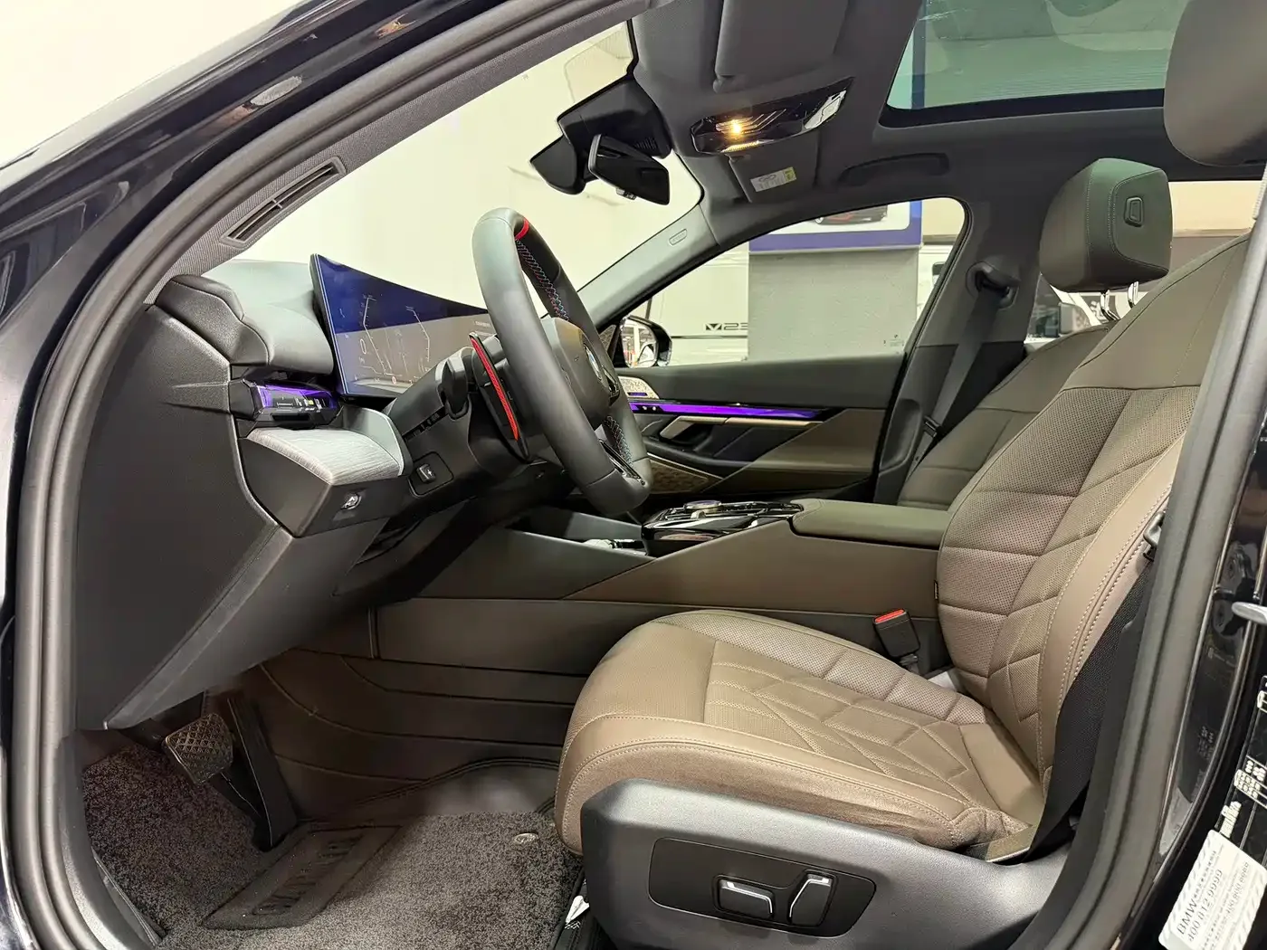BMW BMW 5 Series 2024 530Li Leading M Sport Package — Фото автомобиля 4