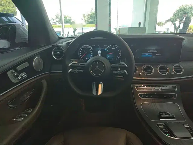Mercedes-Benz E-Class — Фото автомобиля 10