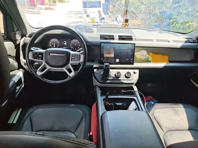 Land Rover Defender — Фото автомобиля 12