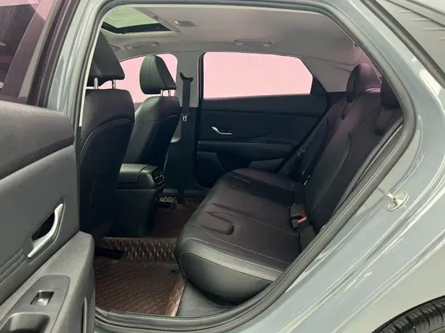 Hyundai Elantra — Фото автомобиля 17