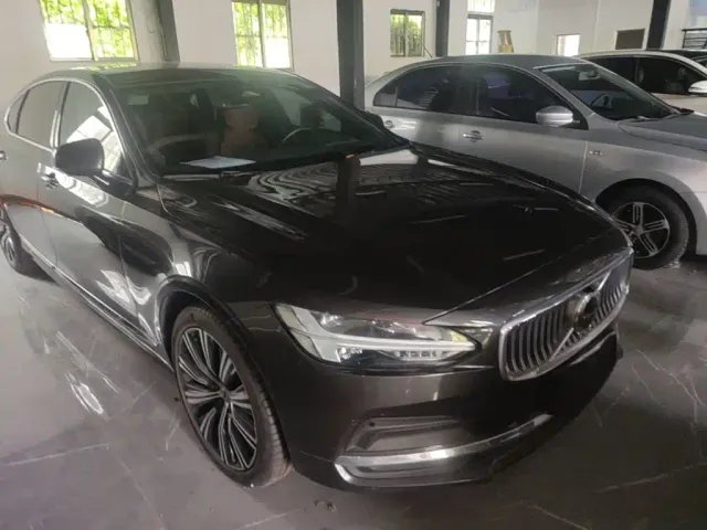 Volvo S90 — Фото автомобиля 3