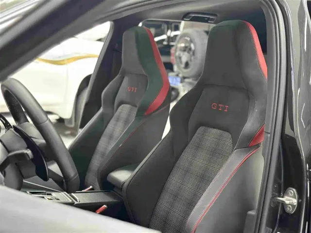 Volkswagen Golf GTI — Фото автомобиля 13