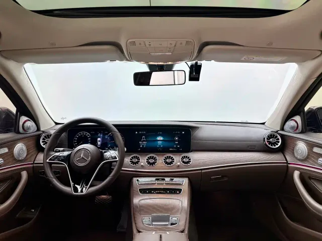 Mercedes-Benz E-Class — Фото автомобиля 9