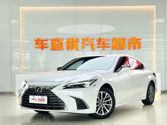 Фотография автомобиля — Lexus ES