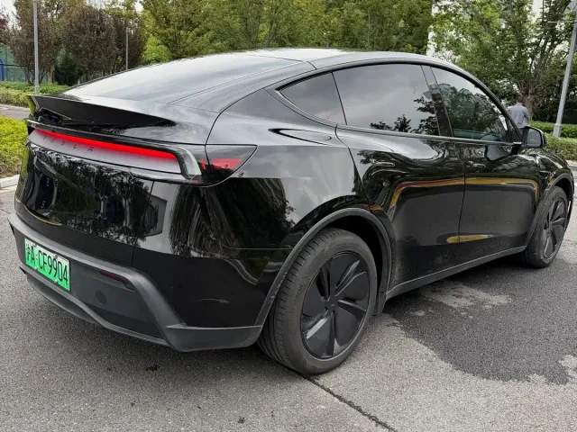 Tesla Model Y — Фото автомобиля 4