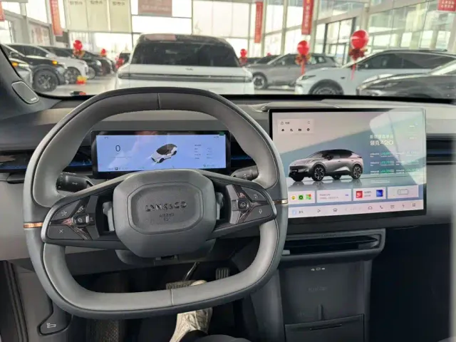 Lynk & Co Z20 — Фото автомобиля 11