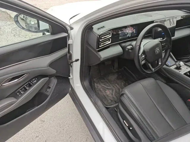BYD Qin L — Фото автомобиля 15