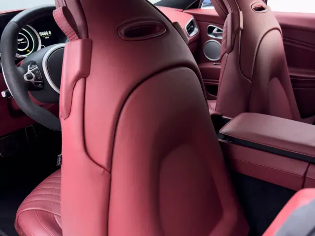 Aston Martin DB11 — Фото автомобиля 13