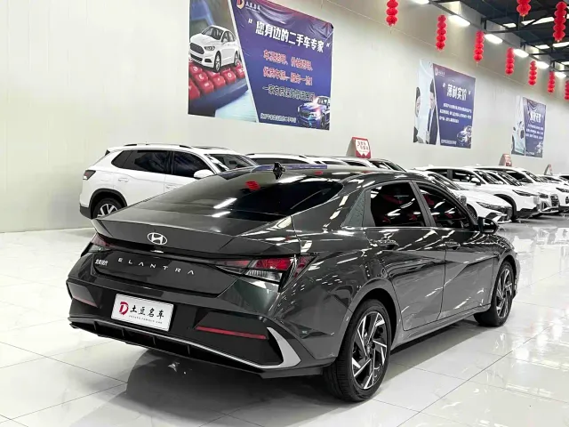 Hyundai Elantra — Фото автомобиля 4