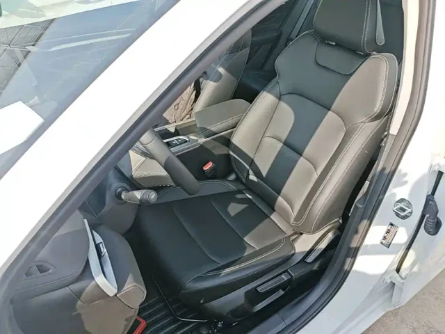 Geely Emgrand — Фото автомобиля 14