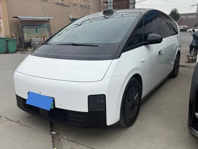 Li Auto MEGA — Фото автомобиля 2