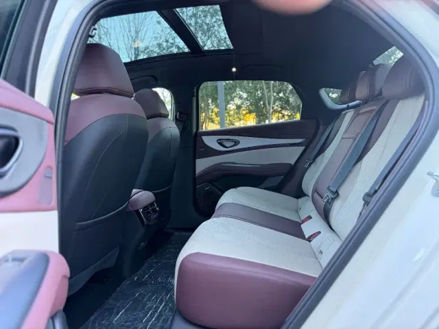 BYD Seal 07 DM-i — Фото автомобиля 10