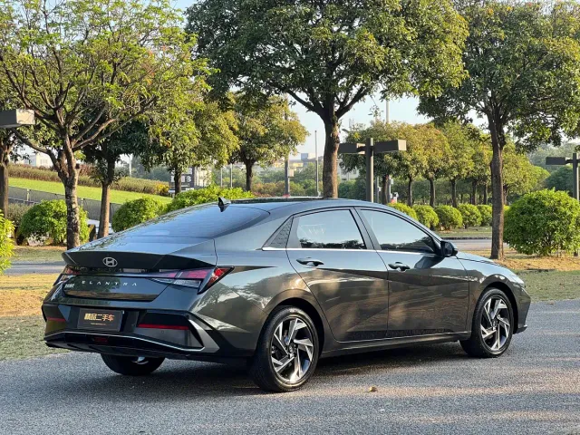 Hyundai Elantra — Фото автомобиля 5