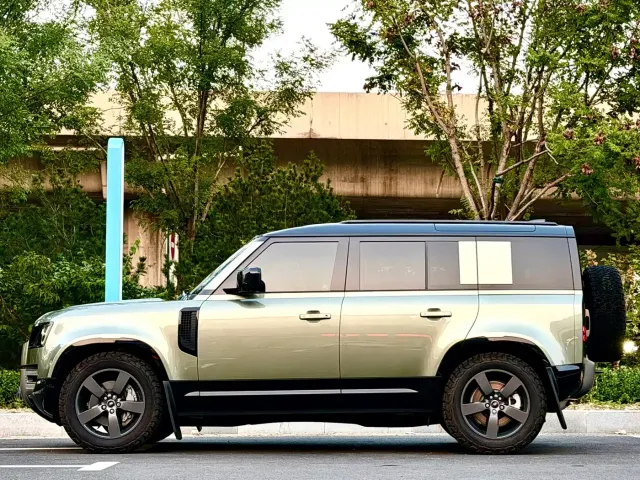 Land Rover Defender — Фото автомобиля 3