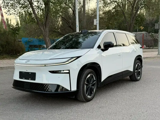 Фотография автомобиля — Toyota BoZhi 3X