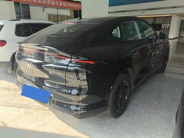 IM Motors LS6 — Фото автомобиля 10