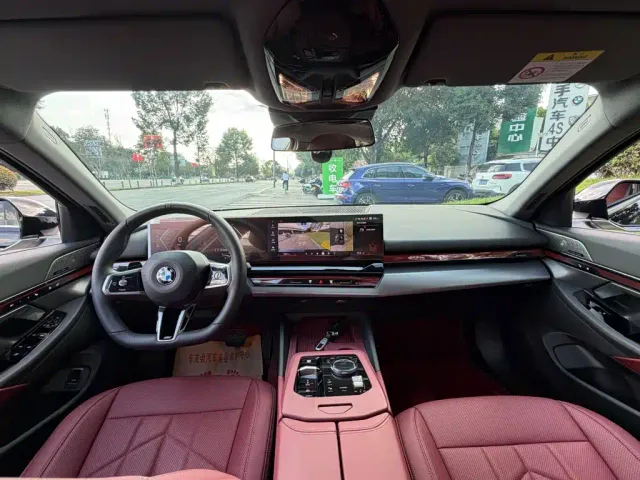 BMW 5 Series — Фото автомобиля 13
