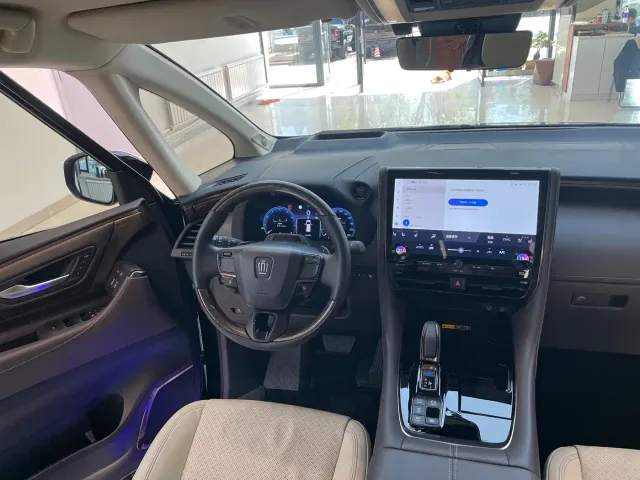 Toyota Vellfire — Фото автомобиля 23