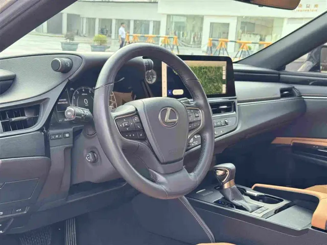 Lexus ES — Фото автомобиля 10