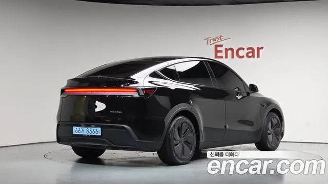 Tesla Model Y — Фото автомобиля 2