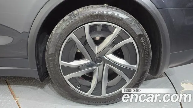 Tesla Model X — Фото автомобиля 21