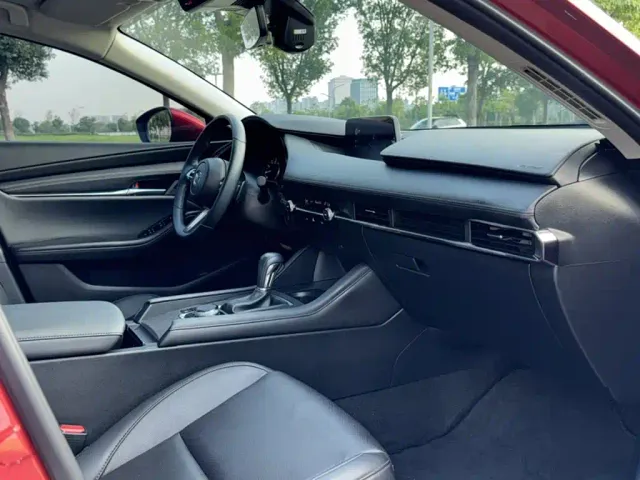 Mazda Axela — Фото автомобиля 21