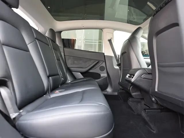 Tesla Model Y — Фото автомобиля 14