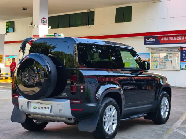 Land Rover Defender — Фото автомобиля 11