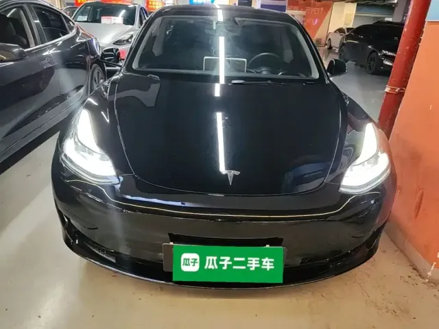 Tesla Model 3 — Фото автомобиля 2