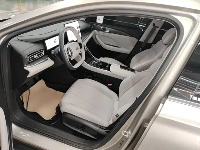 Geely Galaxy Stellar 6 — Фото автомобиля 14