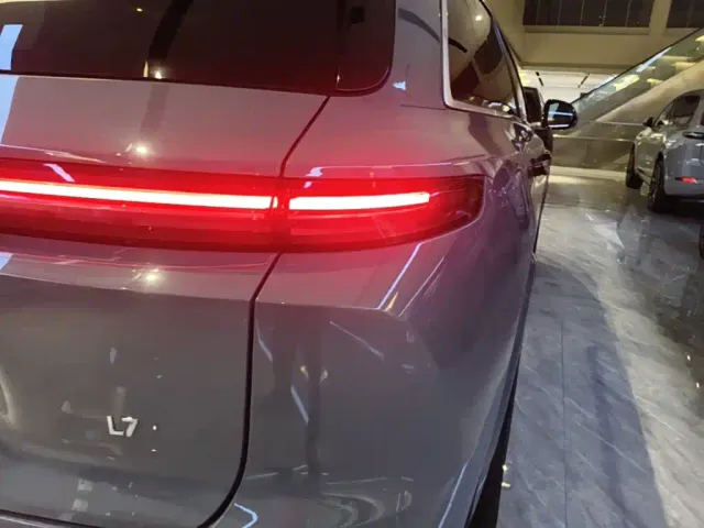 Li Auto L7 — Фото автомобиля 7