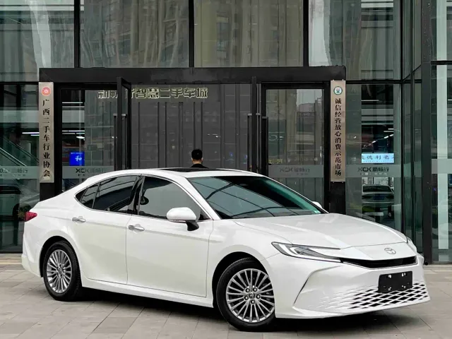 Toyota Camry — Фото автомобиля 2