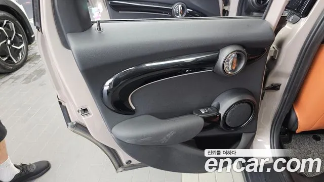 Mini Cooper Cooper 5 дверей Classic — Фото автомобиля 25