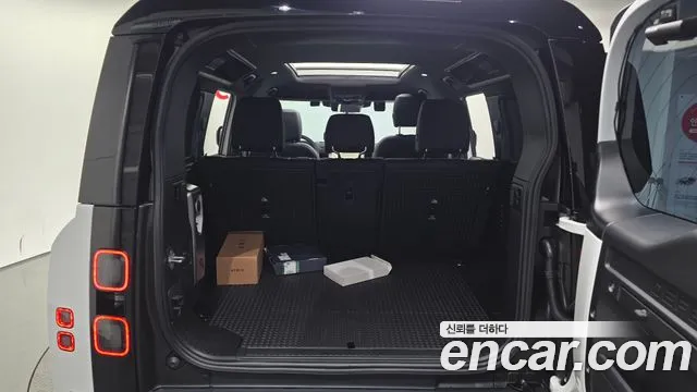 Land Rover Defender — Фото автомобиля 10