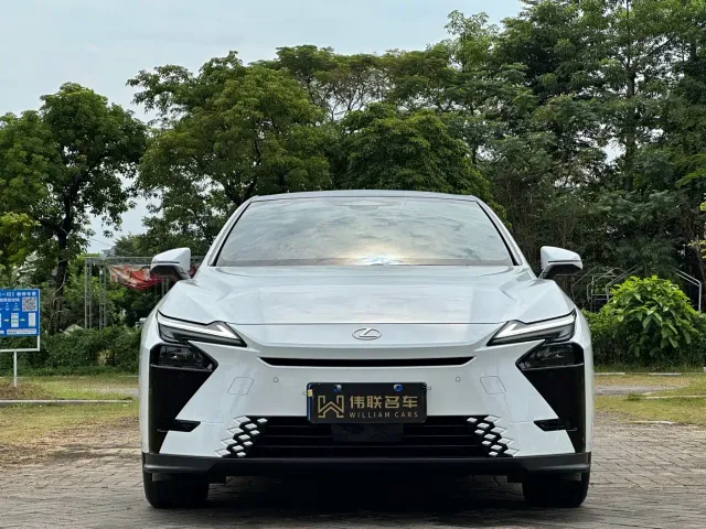 Lexus ES — Фото автомобиля 2
