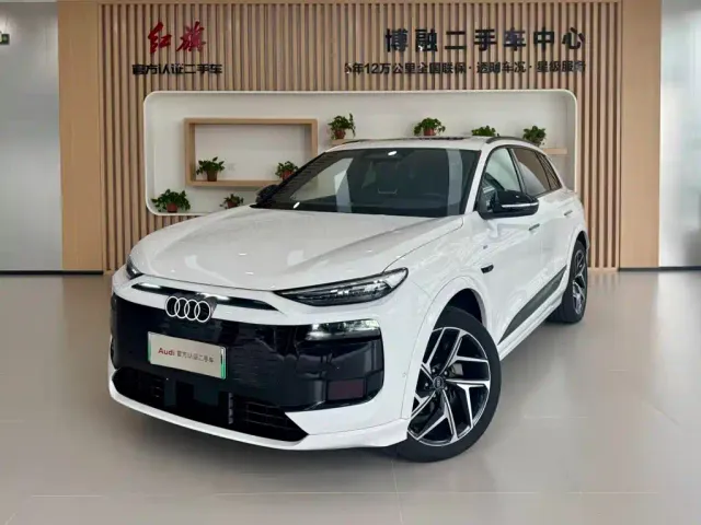 Фотография автомобиля — Audi Q6L e-tron
