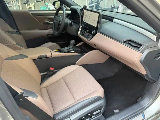 Lexus ES — Фото автомобиля 15