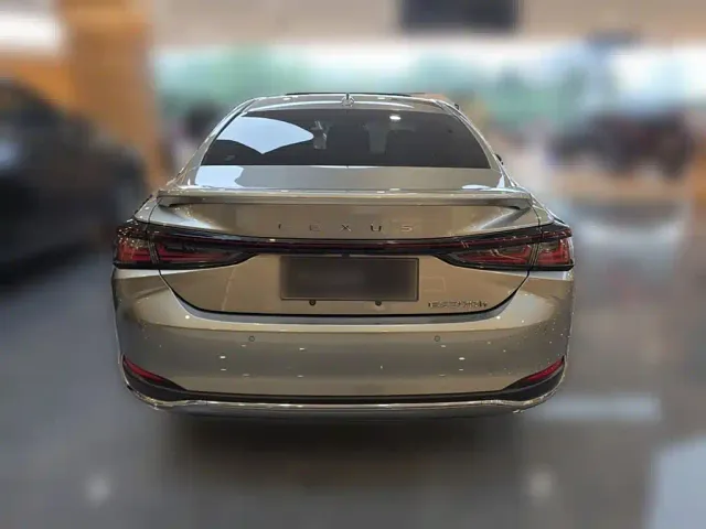 Lexus ES — Фото автомобиля 7