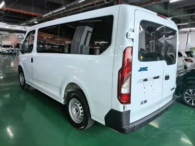 JMC E-Fushun — Фото автомобиля 4