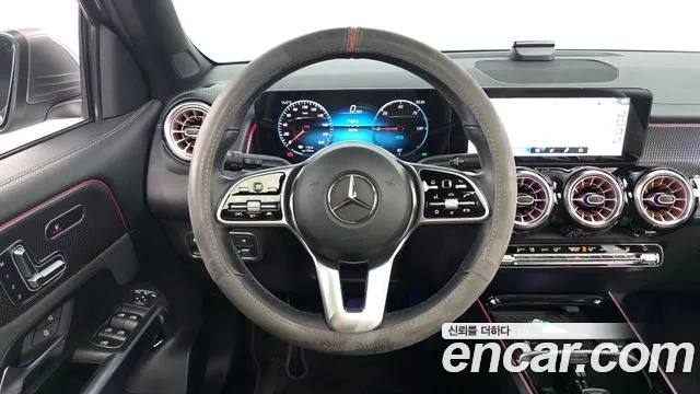 Mercedes-Benz EQB — Фото автомобиля 13