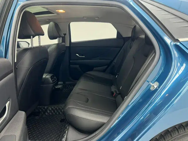 Hyundai Elantra — Фото автомобиля 16